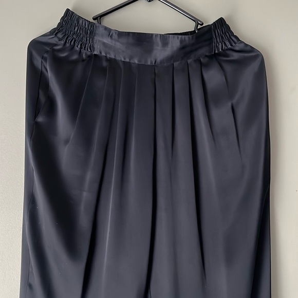 Claude Bennett Satin Silky
Casual Dress... - Picture 2 of 5